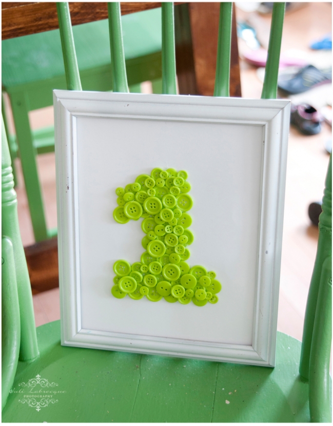 1 in picture frame on green chair